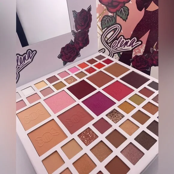 New ✨ SELENA Mega Eyeshadow Palette- White - Picture 3 of 4